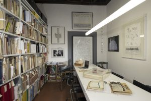 Vista di una sala dell’Archivio Luciano Caruso