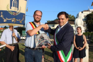 Foto sindaco Giovannetti con sindaco Ecaussinness