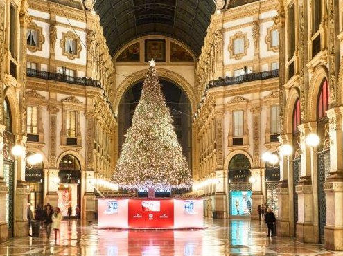 Albero Di Natale Swarovski Milano 2019.Emozione E Gioia Del Natale Domenica 1 Dicembre Accensione Ufficiale In Galleria A Milano Dell Albero Alto 12 Metri Con Duemila Stelle Swarovski Altri Ottomila Ornamenti E 36mila Luci La Cerimonia Con Malika