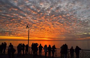 Foto ultimo tramonto anno 2019 Pietrasanta